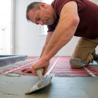 Hogyan készítsünk meleg padlót linóleum alatt egy betonon: részletes utasítások