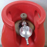 What is a gas cylinder reducer: device and operation of the device with a pressure regulator