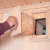 Ile okapów umieścić w drewnianym domu, aby pozbyć się kondensacji?
