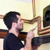Kā iztīrīt dzīvokļa ventilāciju ar savām rokām: piemēroti instrumenti un darba procedūras