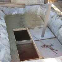 Fosa septică monolitică din beton: faceți-vă singuri rezervoarele și regulile pentru amenajarea unei fose septice din beton