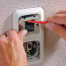 En stikkontakt med en kontakt i et hus: hvordan man tilslutter en stikkontakt med en switch