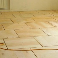 Rikta in golvet med plywood på ett gammalt trägolv: populära scheman + arbetstips