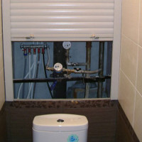 Putkilaatikon järjestäminen wc: yleiskatsaus putkilinjan peittämiseen parhaiten