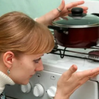 Stinks of gas from the stove: the causes of the smell of gas from the oven and from the burners and tips for eliminating them