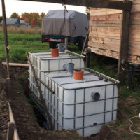 كيفية صنع خزان الصرف الصحي من المكعبات الأوروبية بيديك: تعليمات التجميع خطوة بخطوة