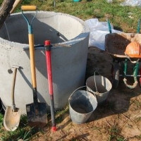Do-it-yourself prohloubení studny: přehled nejlepších metod, jak se dostat k aquifer