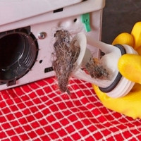 Hogyan tisztítsuk meg a szűrőt a mosógépben: a bevált gyakorlatok áttekintése