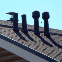 Blakus jumts pie ventilācijas vārpstas: ventilācijas vienības ejas izkārtojums caur jumtu