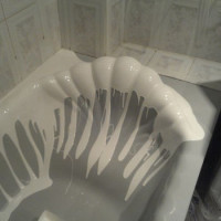 Restaurering av badkar med flytande akryl: hur man täcker det gamla badkaret med ny emalj