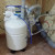 Hydraulisk akkumulator fra pumpestationen til et omvendt osmosefilter