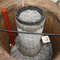 How and what is the waterproofing of sewer wells