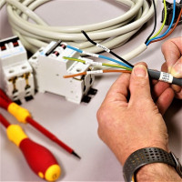 Färger på ledningar i elektrik: standarder och märkningsregler + metoder för att bestämma ledaren