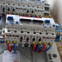 DIY-montering av den elektriska panelen: huvudstadierna i det elektriska arbetet