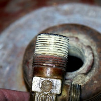 How to unscrew a valve on a gas cylinder: safe ways to disconnect a valve