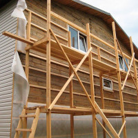Jak opláštit dřevěný dům venku: nejlepší druhy materiálů a technologií pro jejich instalaci