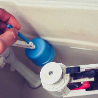 Hur man reparerar toaletten med dina egna händer: analys av vanliga nedbrytningar