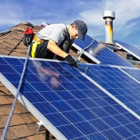 Anslutningsdiagram för solpaneler: till regulatorn, till batteriet och till servicsystemen