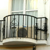 Hur man installerar luftkonditionering på loggia och glaserade balkonger: instruktioner och värdefulla rekommendationer