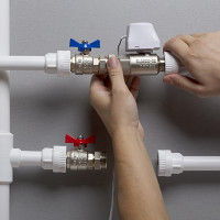 Ūdens noplūdes sensors: kā izvēlēties un uzstādīt pašpiegādes sistēmu