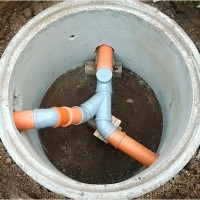 Manhole for sewage: installation of a well in storm and sewage systems