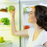 Quelle température devrait être au réfrigérateur et au congélateur: normes et standards