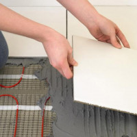 Cum se face o podea caldă sub țiglă: reguli de stabilire + ghid de instalare