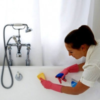 Výber akrylových čistiacich prostriedkov do kúpeľa: porovnávací prehľad