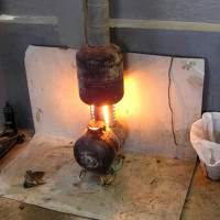 Ugnen för att arbeta ur röret: hur man gör en effektiv ugn för begagnad olja från improviserade material
