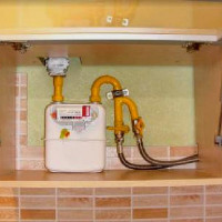 Comment cacher un compteur de gaz dans la cuisine: normes et exigences + méthodes de déguisement populaires