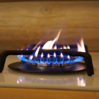 يحترق موقد الغاز بشكل سيء: الأعطال الشائعة وتوصيات للقضاء عليها