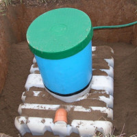 Vue d'ensemble de la fosse septique pour donner «Tank»: comment ça marche, avantages et inconvénients du système