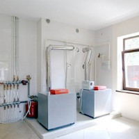Ventana para una sala de calderas de gas en una casa privada: normas legislativas para acristalar una habitación
