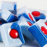 Kādas tabletes vislabāk der trauku mazgājamajai mašīnai: ko izvēlēties ierīču kopšanai