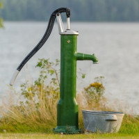 Pompa de apă manuală DIY: o recenzie a celor mai bune produse de casă