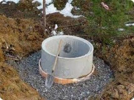 Construction d'un puits à la fin de l'automne