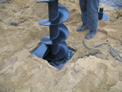 Spiral auger for drilling