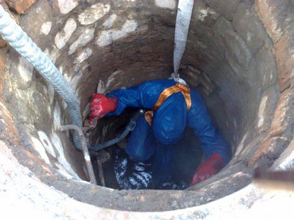 Travail de sécurité dans le puits