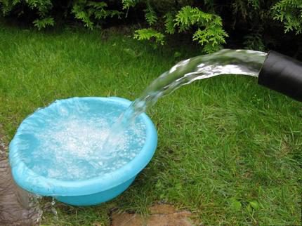 Agua purificada del pozo lavado