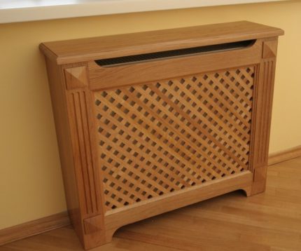 How to close a radiator with a wooden screen