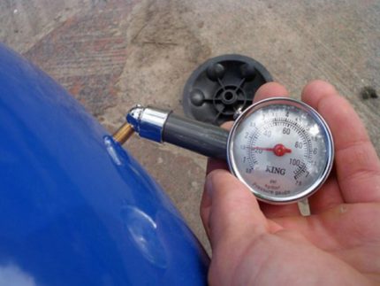 Pressure gauge for accumulator