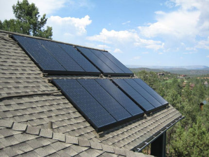 Dachowy panel słoneczny