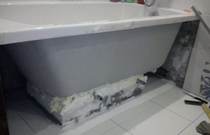 Installera ett badrum på tegelstenar