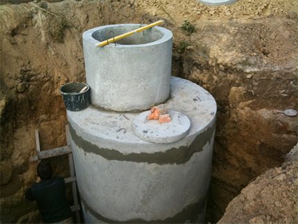 Concrete manhole