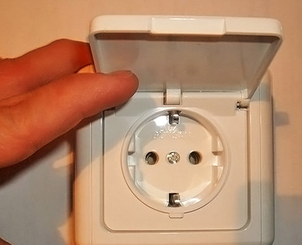 Sockets with protective cover