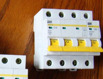 How to choose a four-pole circuit breaker