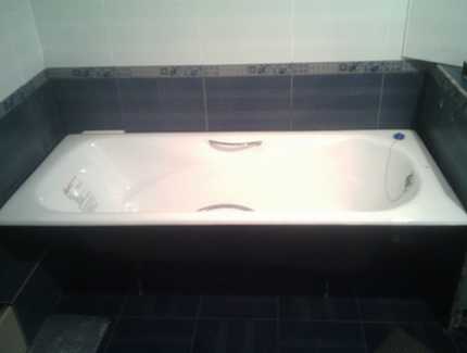 Cast iron bathtub