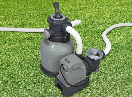 Sand pump filter for the pool