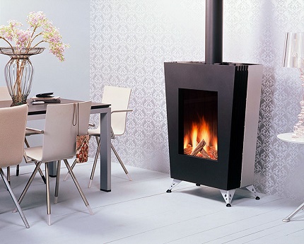 Gas fireplace for heating a private house