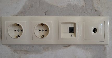 Modular version of power and Internet outlets